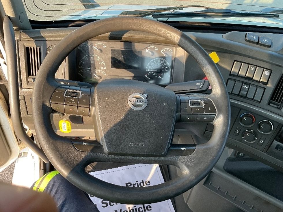 Day Cab Tractor-Heavy Duty Tractors-Volvo-2019-VNL42300-Albany-NY-446,479\n\t\tmiles-$ 24,750 - Image 11