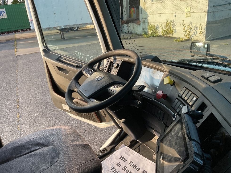 Day Cab Tractor-Heavy Duty Tractors-Volvo-2019-VNL42300-Albany-NY-446,479\n\t\tmiles-$ 24,750 - Image 14