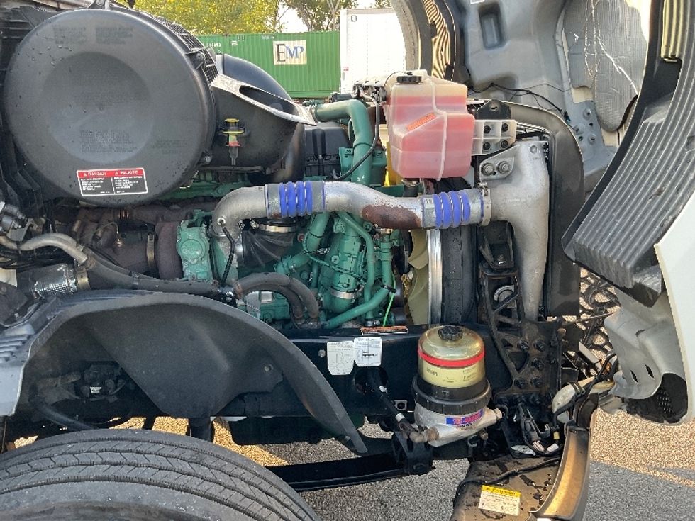 Day Cab Tractor-Heavy Duty Tractors-Volvo-2019-VNL42300-Albany-NY-446,479\n\t\tmiles-$ 24,750 - Image 15