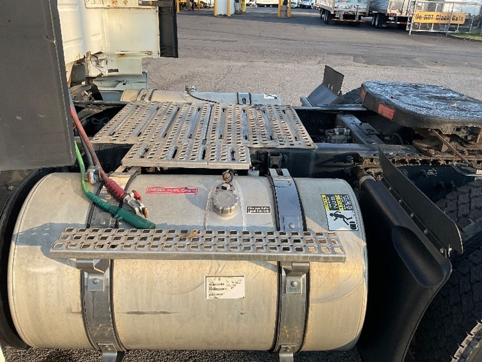 Day Cab Tractor-Heavy Duty Tractors-Volvo-2019-VNL42300-Albany-NY-446,479\n\t\tmiles-$ 24,750 - Image 17