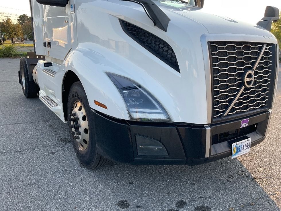 Day Cab Tractor-Heavy Duty Tractors-Volvo-2019-VNL42300-Albany-NY-446,479\n\t\tmiles-$ 24,750 - Image 19