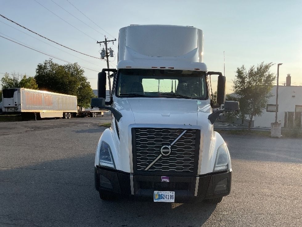2019 Volvo Truck VNL photo 2