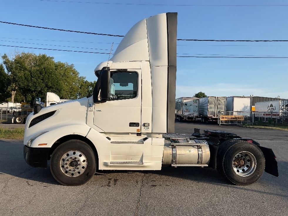 2019 Volvo Truck VNL photo 4