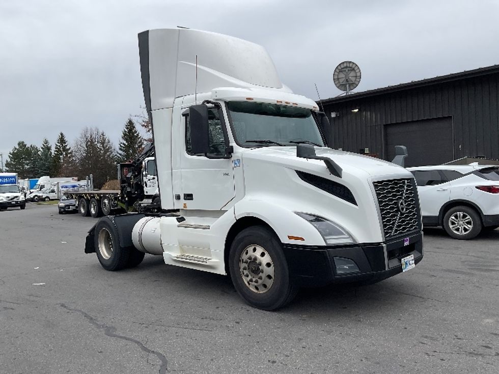 Day Cab Tractor-Heavy Duty Tractors-Volvo-2019-VNL42300-Albany-NY-450,270\n\t\tmiles-$ 24,500 - Image 1