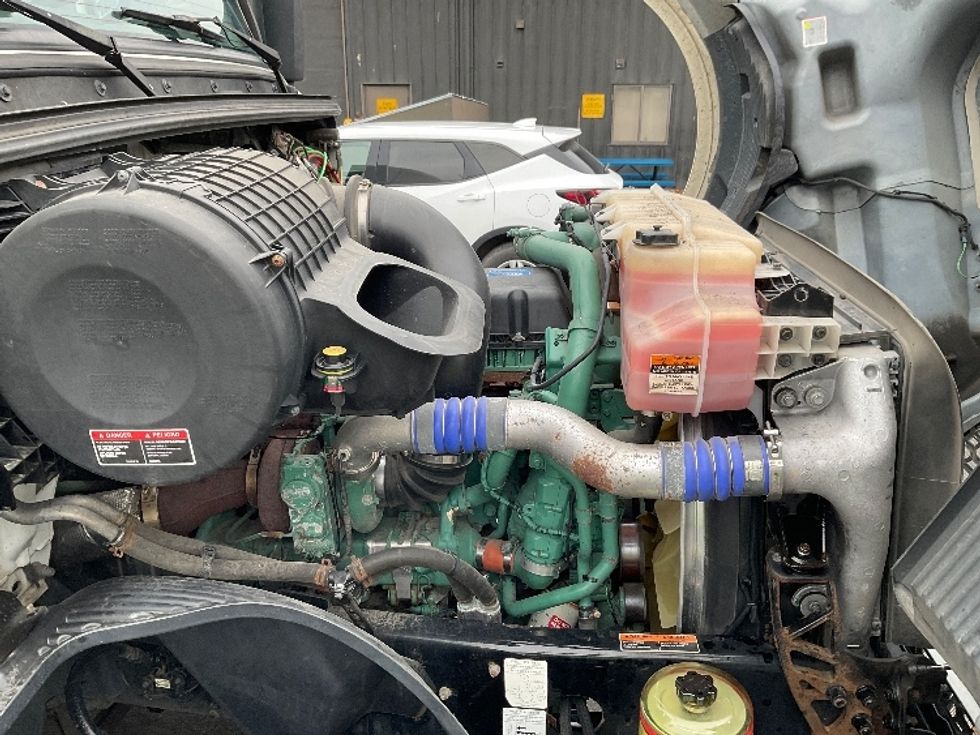 Day Cab Tractor-Heavy Duty Tractors-Volvo-2019-VNL42300-Albany-NY-450,270\n\t\tmiles-$ 24,500 - Image 15