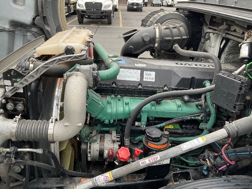 Day Cab Tractor-Heavy Duty Tractors-Volvo-2019-VNL42300-Albany-NY-450,270\n\t\tmiles-$ 24,500 - Image 16