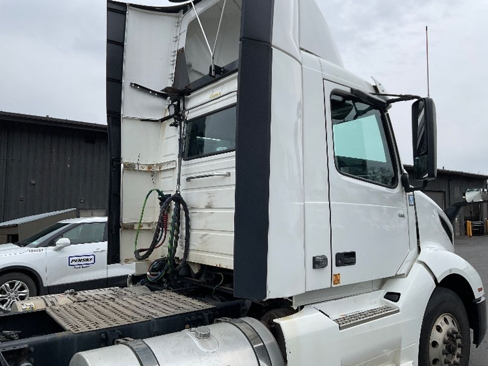 Day Cab Tractor-Heavy Duty Tractors-Volvo-2019-VNL42300-Albany-NY-450,270\n\t\tmiles-$ 24,500 - Image 17