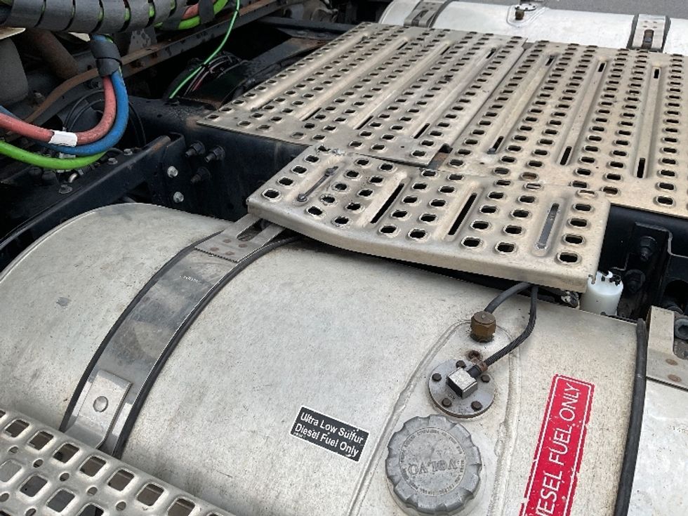 Day Cab Tractor-Heavy Duty Tractors-Volvo-2019-VNL42300-Albany-NY-450,270\n\t\tmiles-$ 24,500 - Image 19