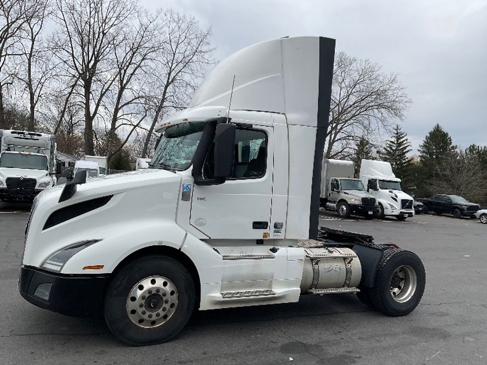 Day Cab Tractor-Heavy Duty Tractors-Volvo-2019-VNL42300-Albany-NY-450,270\n\t\tmiles-$ 24,500 - Image 4