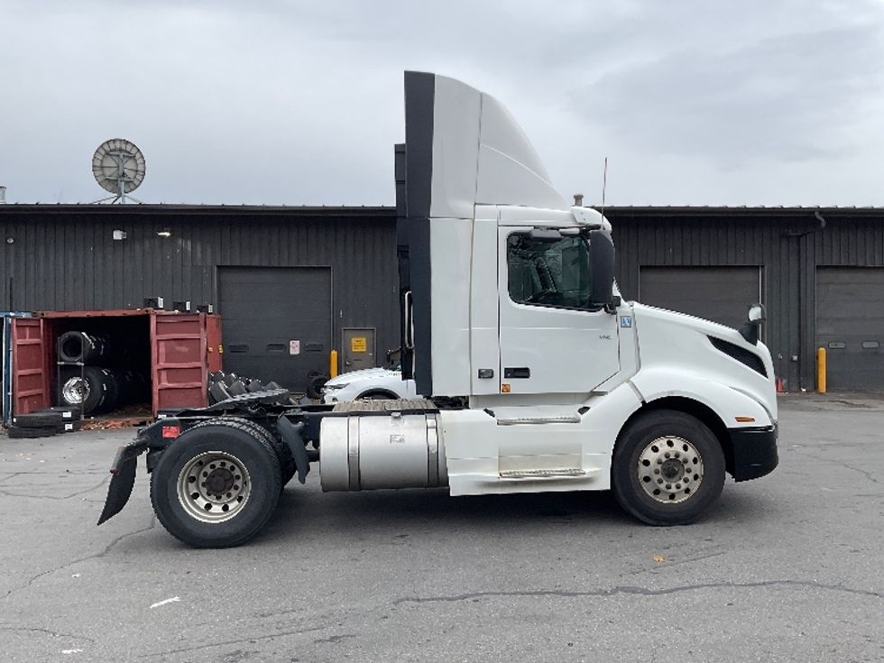 Day Cab Tractor-Heavy Duty Tractors-Volvo-2019-VNL42300-Albany-NY-450,270\n\t\tmiles-$ 24,500 - Image 8
