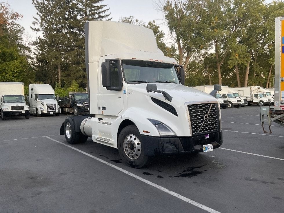 Day Cab Tractor-Heavy Duty Tractors-Volvo-2019-VNL42300-Albany-NY-454,389\n\t\tmiles-$ 24,500 - Image 1