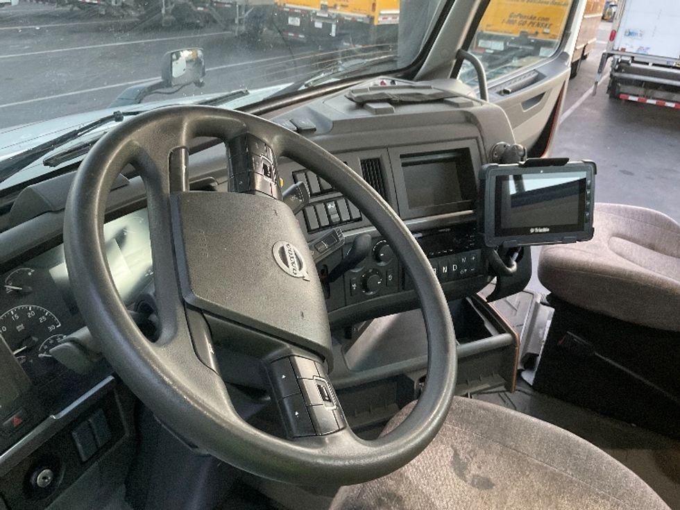 Day Cab Tractor-Heavy Duty Tractors-Volvo-2019-VNL42300-Albany-NY-454,389\n\t\tmiles-$ 24,500 - Image 10