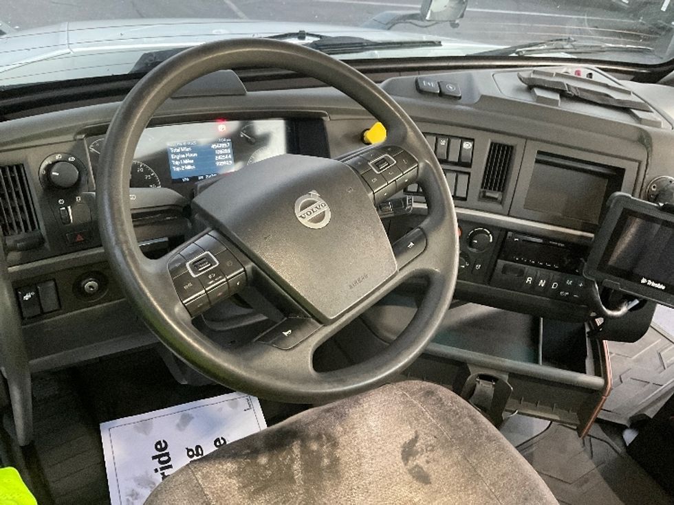 Day Cab Tractor-Heavy Duty Tractors-Volvo-2019-VNL42300-Albany-NY-454,389\n\t\tmiles-$ 24,500 - Image 11