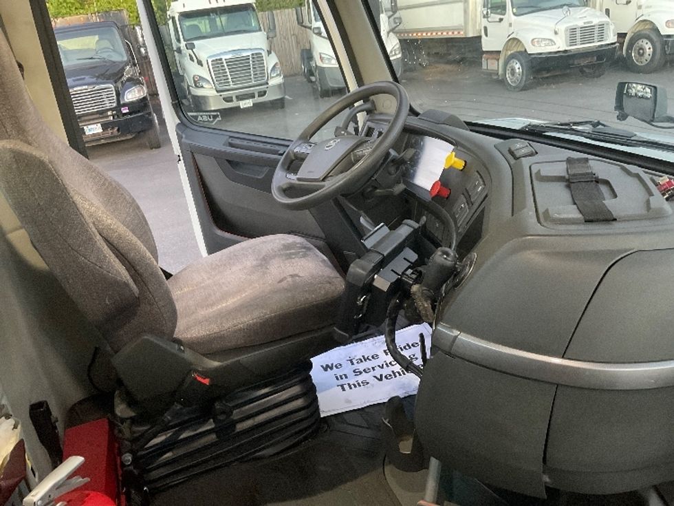 Day Cab Tractor-Heavy Duty Tractors-Volvo-2019-VNL42300-Albany-NY-454,389\n\t\tmiles-$ 24,500 - Image 14