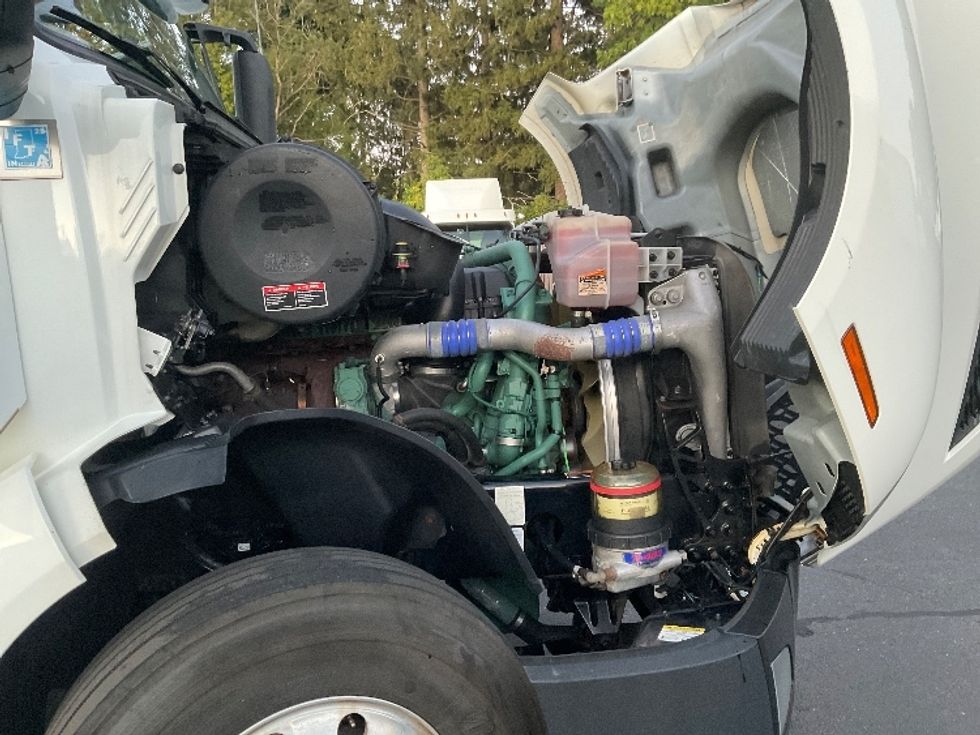 Day Cab Tractor-Heavy Duty Tractors-Volvo-2019-VNL42300-Albany-NY-454,389\n\t\tmiles-$ 24,500 - Image 15