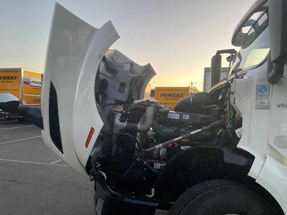 Day Cab Tractor-Heavy Duty Tractors-Volvo-2019-VNL42300-Albany-NY-454,389\n\t\tmiles-$ 24,500 - Image 16
