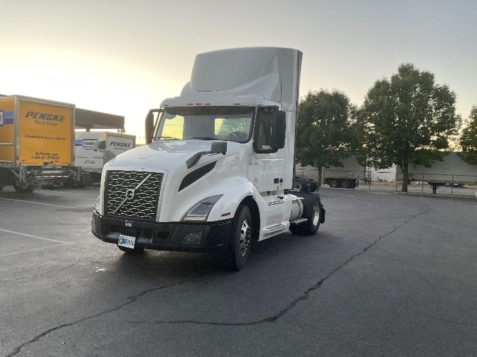 Day Cab Tractor-Heavy Duty Tractors-Volvo-2019-VNL42300-Albany-NY-454,389\n\t\tmiles-$ 24,500 - Image 3