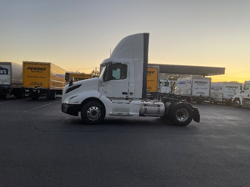 Day Cab Tractor-Heavy Duty Tractors-Volvo-2019-VNL42300-Albany-NY-454,389\n\t\tmiles-$ 24,500 - Image 4