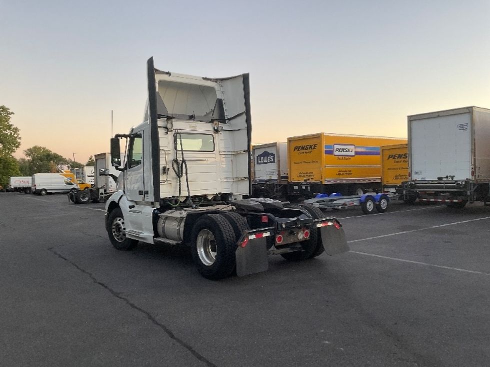 Day Cab Tractor-Heavy Duty Tractors-Volvo-2019-VNL42300-Albany-NY-454,389\n\t\tmiles-$ 24,500 - Image 5