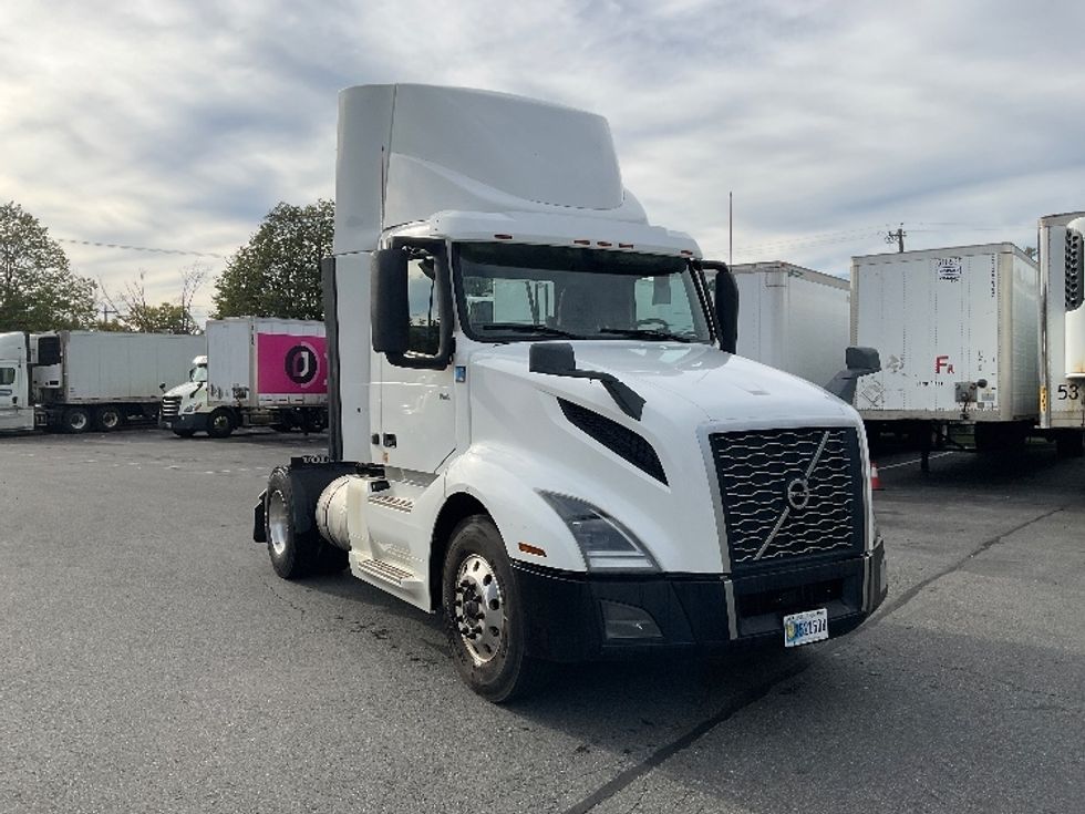 Day Cab Tractor-Heavy Duty Tractors-Volvo-2019-VNL42300-Albany-NY-479,981\n\t\tmiles-$ 23,250 - Image 1