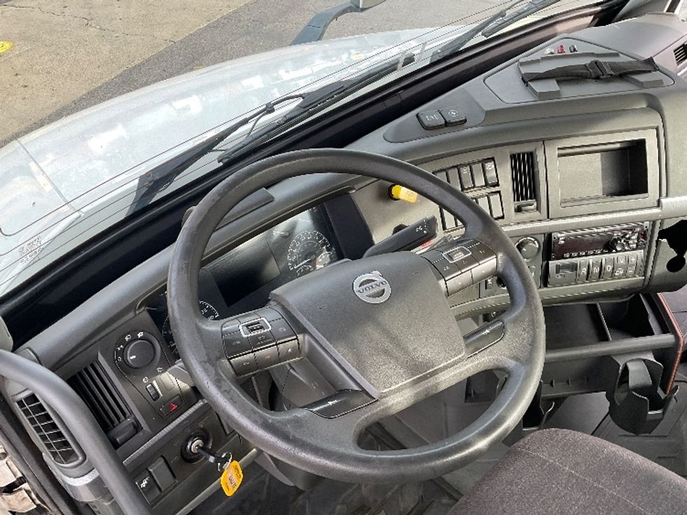 Day Cab Tractor-Heavy Duty Tractors-Volvo-2019-VNL42300-Albany-NY-479,981\n\t\tmiles-$ 23,250 - Image 10