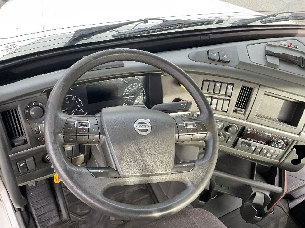 Day Cab Tractor-Heavy Duty Tractors-Volvo-2019-VNL42300-Albany-NY-479,981\n\t\tmiles-$ 23,250 - Image 11