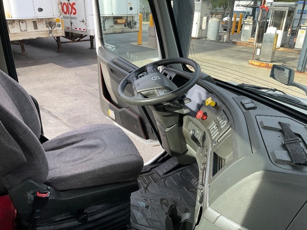 Day Cab Tractor-Heavy Duty Tractors-Volvo-2019-VNL42300-Albany-NY-479,981\n\t\tmiles-$ 23,250 - Image 14