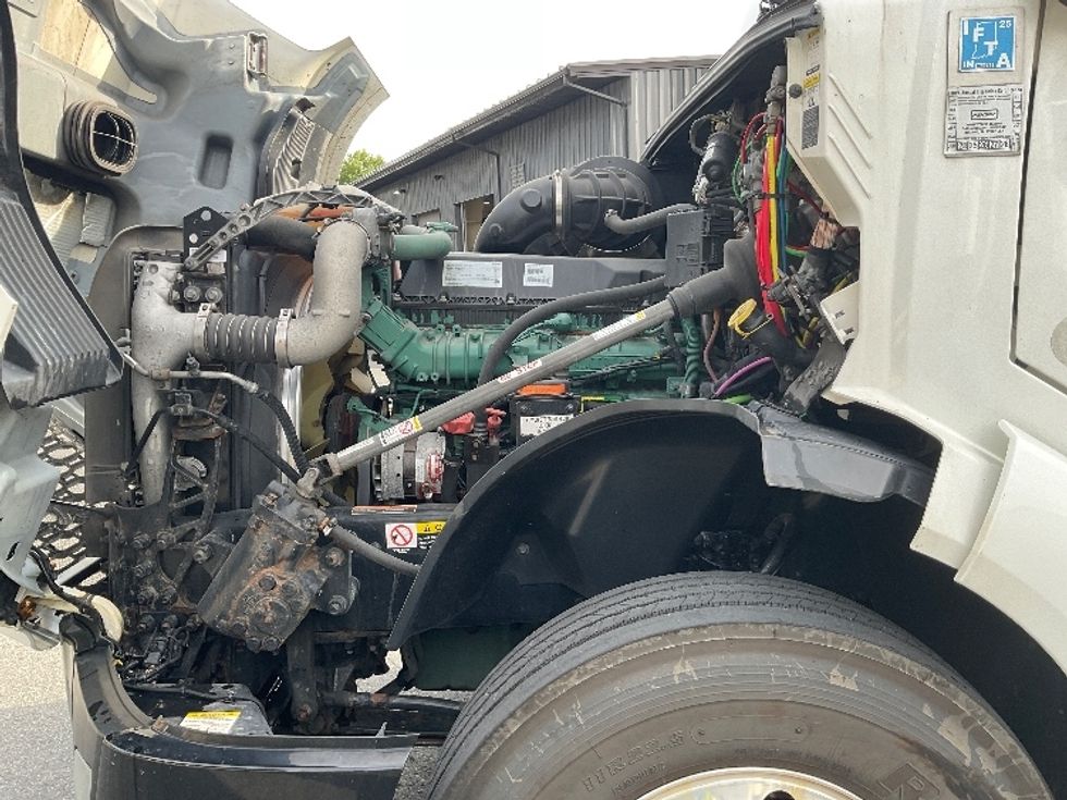 Day Cab Tractor-Heavy Duty Tractors-Volvo-2019-VNL42300-Albany-NY-479,981\n\t\tmiles-$ 23,250 - Image 16