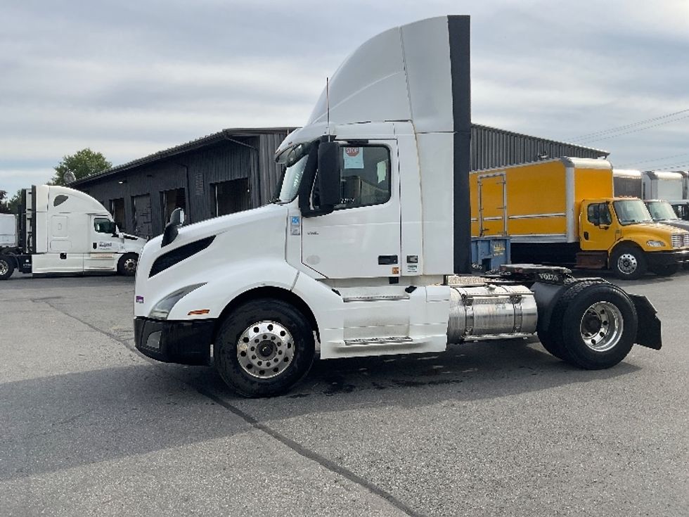 Day Cab Tractor-Heavy Duty Tractors-Volvo-2019-VNL42300-Albany-NY-479,981\n\t\tmiles-$ 23,250 - Image 4