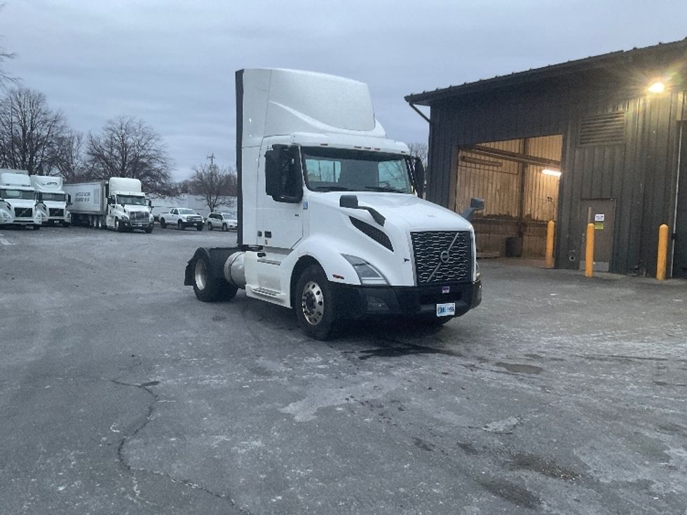 Day Cab Tractor-Heavy Duty Tractors-Volvo-2019-VNL42300-Albany-NY-498,617\n\t\tmiles-$ 22,250 - Image 1
