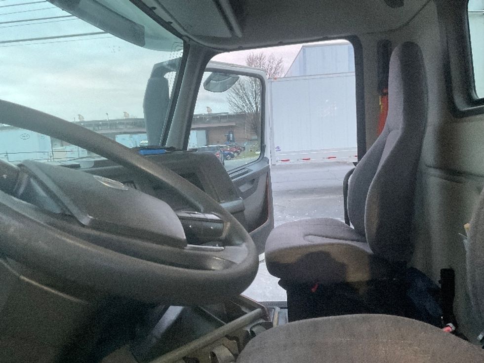 Day Cab Tractor-Heavy Duty Tractors-Volvo-2019-VNL42300-Albany-NY-498,617\n\t\tmiles-$ 22,250 - Image 10