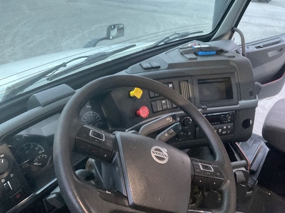 Day Cab Tractor-Heavy Duty Tractors-Volvo-2019-VNL42300-Albany-NY-498,617\n\t\tmiles-$ 22,250 - Image 11
