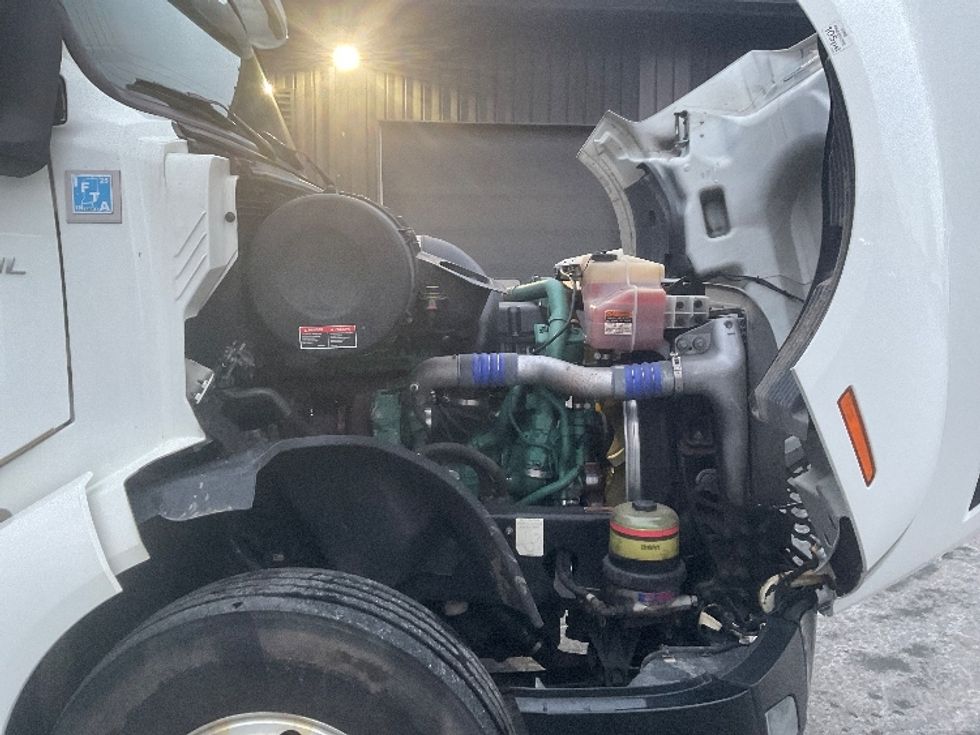 Day Cab Tractor-Heavy Duty Tractors-Volvo-2019-VNL42300-Albany-NY-498,617\n\t\tmiles-$ 22,250 - Image 15