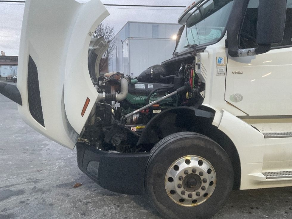 Day Cab Tractor-Heavy Duty Tractors-Volvo-2019-VNL42300-Albany-NY-498,617\n\t\tmiles-$ 22,250 - Image 16