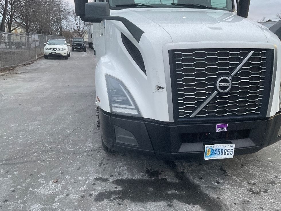 Day Cab Tractor-Heavy Duty Tractors-Volvo-2019-VNL42300-Albany-NY-498,617\n\t\tmiles-$ 22,250 - Image 17