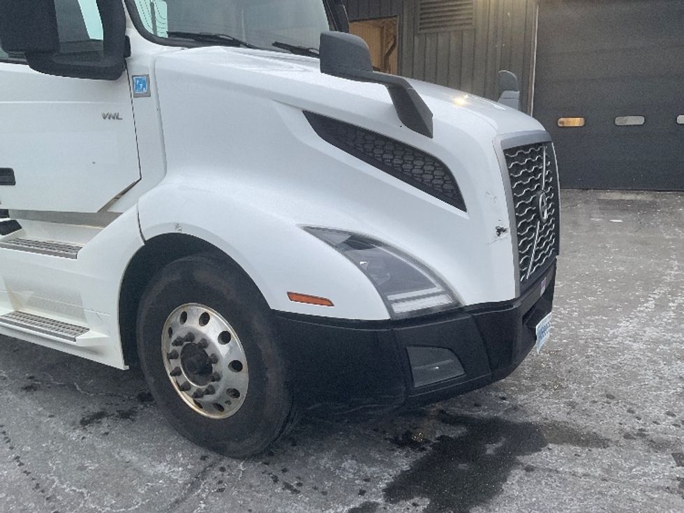 Day Cab Tractor-Heavy Duty Tractors-Volvo-2019-VNL42300-Albany-NY-498,617\n\t\tmiles-$ 22,250 - Image 18