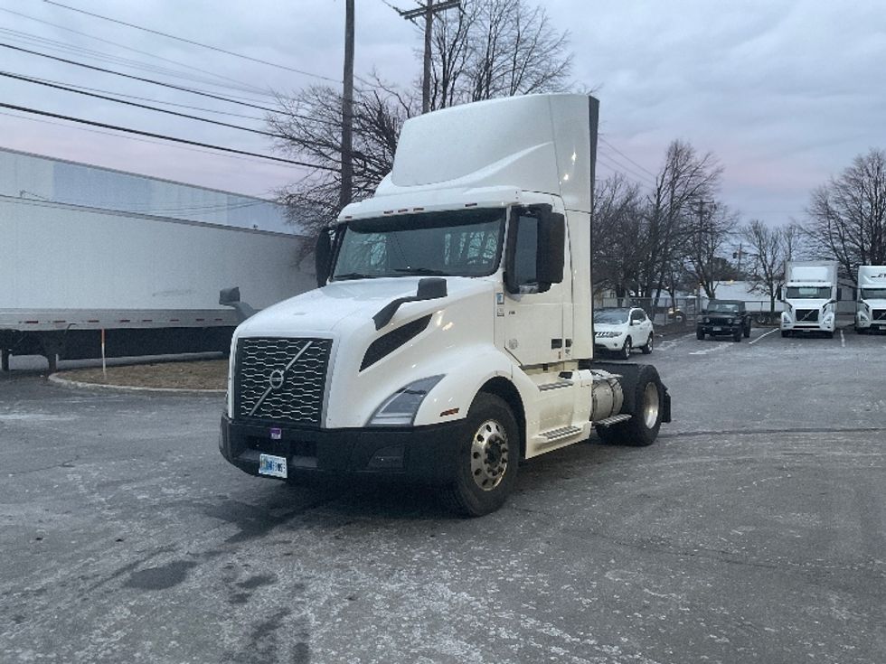 Day Cab Tractor-Heavy Duty Tractors-Volvo-2019-VNL42300-Albany-NY-498,617\n\t\tmiles-$ 22,250 - Image 3