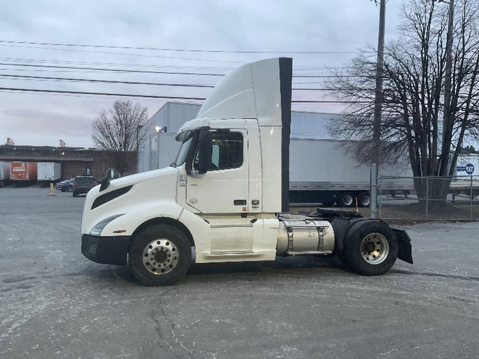 Day Cab Tractor-Heavy Duty Tractors-Volvo-2019-VNL42300-Albany-NY-498,617\n\t\tmiles-$ 22,250 - Image 4