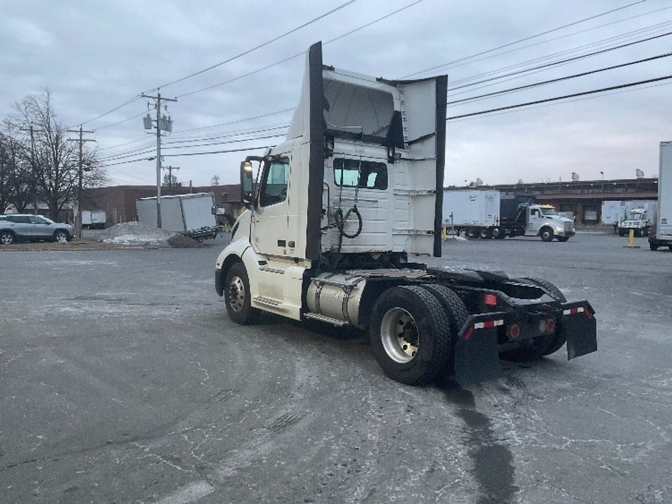 Day Cab Tractor-Heavy Duty Tractors-Volvo-2019-VNL42300-Albany-NY-498,617\n\t\tmiles-$ 22,250 - Image 5