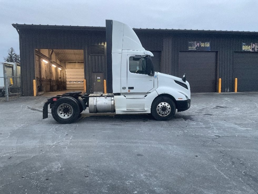 Day Cab Tractor-Heavy Duty Tractors-Volvo-2019-VNL42300-Albany-NY-498,617\n\t\tmiles-$ 22,250 - Image 8