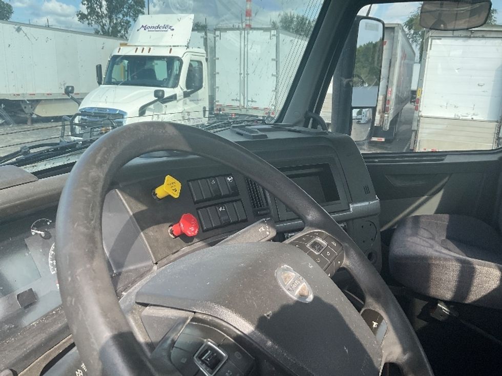 Day Cab Tractor-Heavy Duty Tractors-Volvo-2019-VNL42300-Atlanta (Conyers)-GA-298,937\n\t\tmiles-$ 36,500 - Image 10