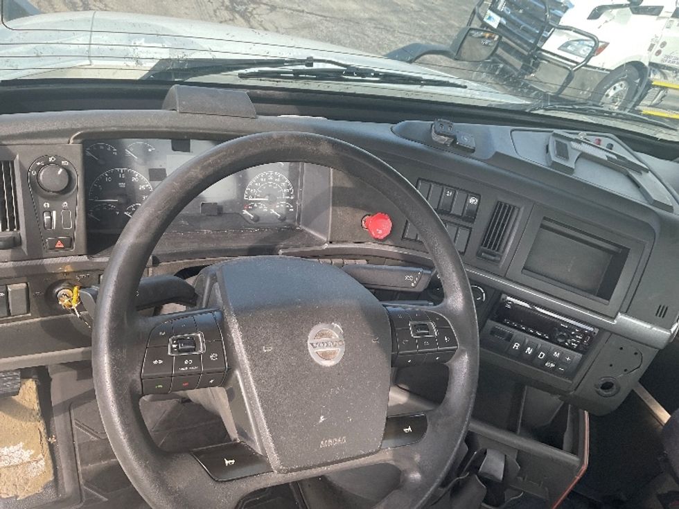 Day Cab Tractor-Heavy Duty Tractors-Volvo-2019-VNL42300-Atlanta (Conyers)-GA-298,937\n\t\tmiles-$ 36,500 - Image 11
