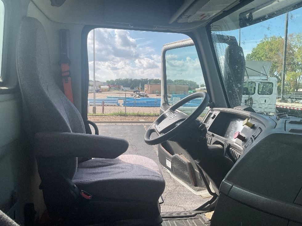 Day Cab Tractor-Heavy Duty Tractors-Volvo-2019-VNL42300-Atlanta (Conyers)-GA-298,937\n\t\tmiles-$ 36,500 - Image 14