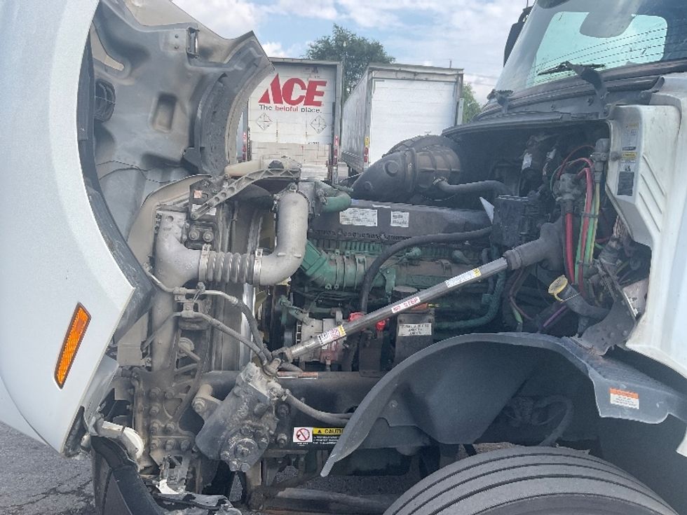 Day Cab Tractor-Heavy Duty Tractors-Volvo-2019-VNL42300-Atlanta (Conyers)-GA-298,937\n\t\tmiles-$ 36,500 - Image 16