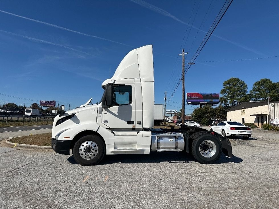 Day Cab Tractor-Heavy Duty Tractors-Volvo-2019-VNL42300-Atlanta (Conyers)-GA-298,937\n\t\tmiles-$ 36,500 - Image 4