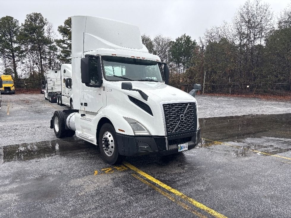 Day Cab Tractor-Heavy Duty Tractors-Volvo-2019-VNL42300-Atlanta (Conyers)-GA-304,322\n\t\tmiles-$ 36,000 - Image 1