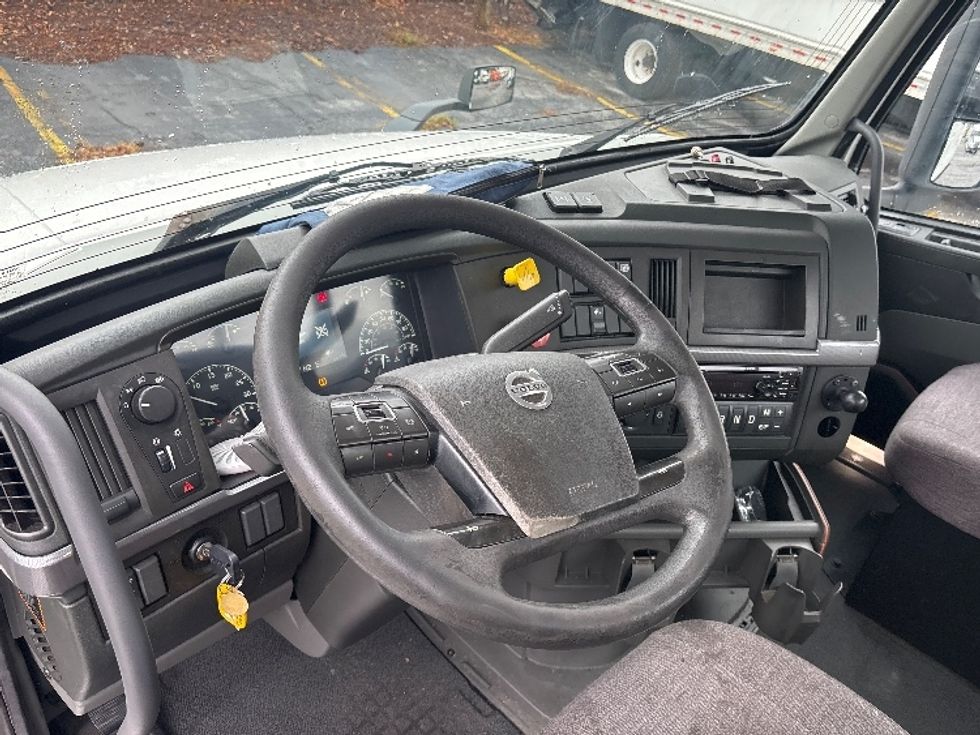 Day Cab Tractor-Heavy Duty Tractors-Volvo-2019-VNL42300-Atlanta (Conyers)-GA-304,322\n\t\tmiles-$ 36,000 - Image 10