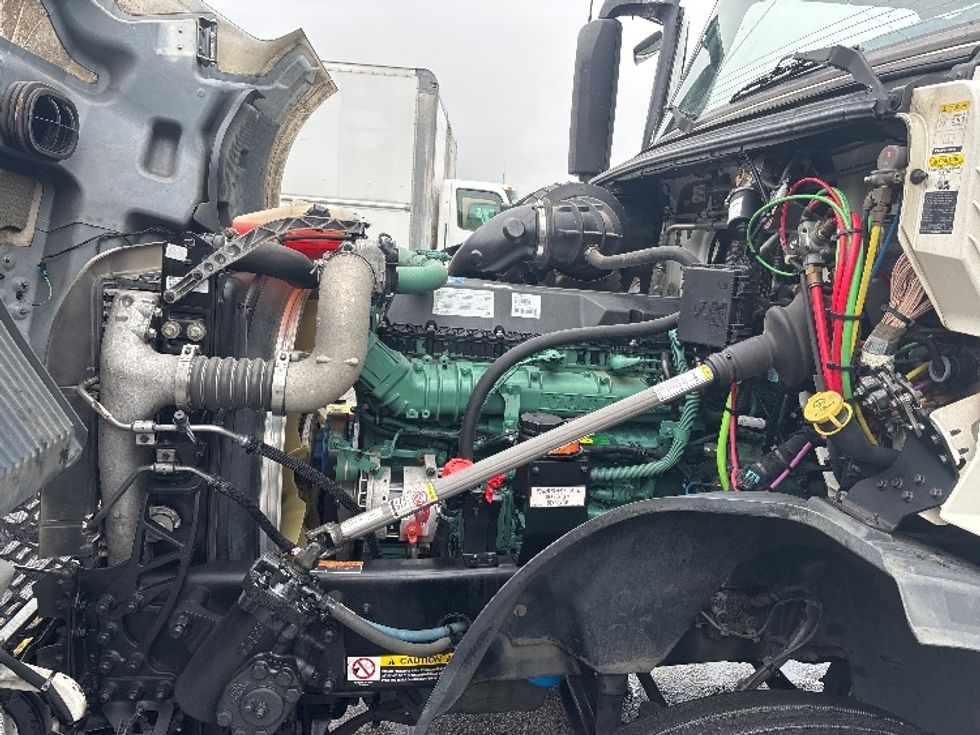 Day Cab Tractor-Heavy Duty Tractors-Volvo-2019-VNL42300-Atlanta (Conyers)-GA-304,322\n\t\tmiles-$ 36,000 - Image 16