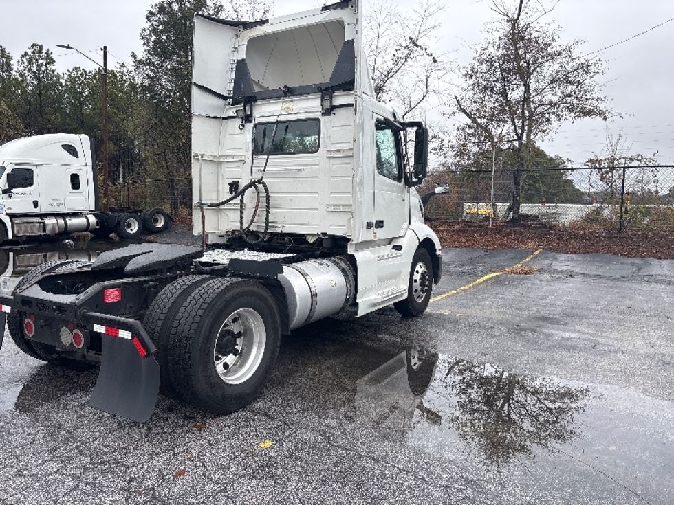 Day Cab Tractor-Heavy Duty Tractors-Volvo-2019-VNL42300-Atlanta (Conyers)-GA-304,322\n\t\tmiles-$ 36,000 - Image 7