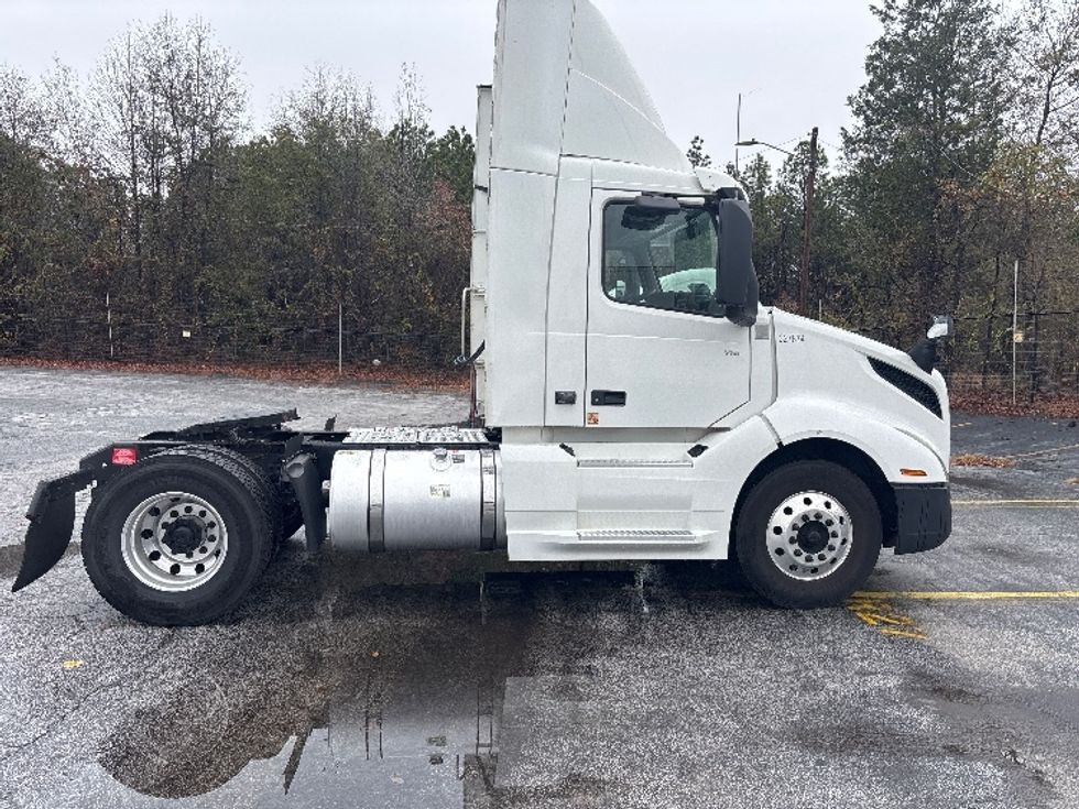 Day Cab Tractor-Heavy Duty Tractors-Volvo-2019-VNL42300-Atlanta (Conyers)-GA-304,322\n\t\tmiles-$ 36,000 - Image 8